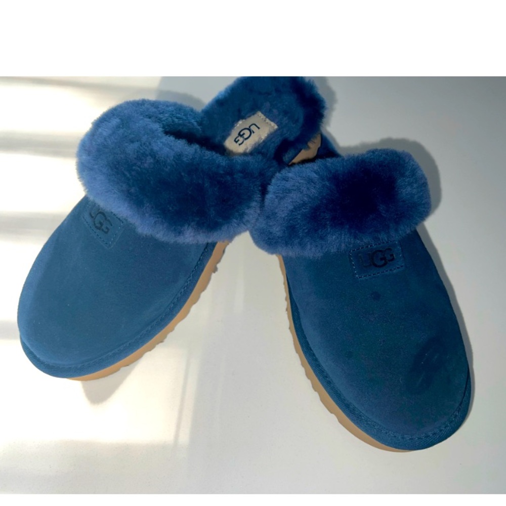 Women’s UGG size 9 navy blue slides shoes barely worn L@@K